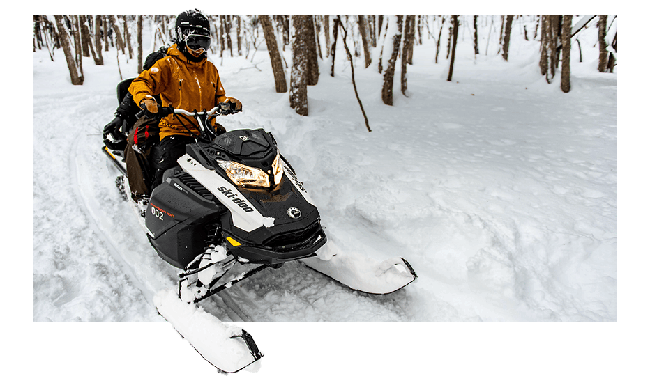 雪上摩托車森林之旅